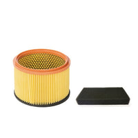 Le kit de filtres TASKI go Standard (1 pièce) de Diversey Deutschland GmbH & Co. OHG, composé d'un filtre à air cylindrique en papier plissé avec un bord orange et d'un filtre rectangulaire en mousse noire, est représenté sur un fond blanc.