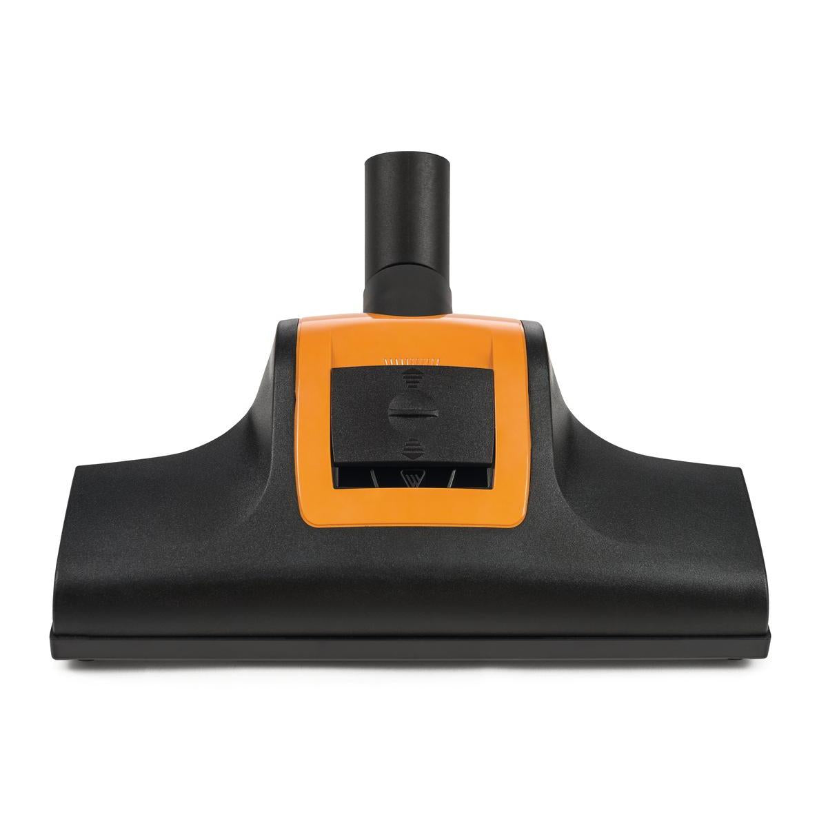 La brosse à vide Turbo Diversey TASKI AERO en noir et orange est équipée de deux interrupteurs et s'adapte aux modèles TASKI AERO pour garantir un nettoyage efficace. Un accessoire de tête de sol (1 pièce) est illustré sur fond blanc.
