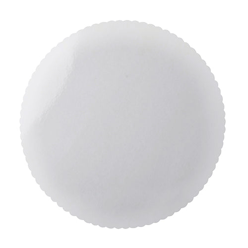 Eine runde, weiße, beschichtete Tortenunterlage aus Pappe (Ø 28 cm) mit gezacktem Rand von Starpak, im 6er-Pack und einzeln in Schrumpffolie verpackt.