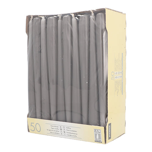 In einer teilweise sichtbaren beigen Schachtel mit Klarsichtfenster befinden sich aufrecht stehende Starpak 50 Leuchterkerzen Ø 2,2 cm - 25 cm, weiße Kerzen, die für ihre lange Brenndauer bekannt sind.