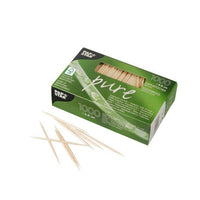 Eine grüne Schachtel der PAPSTAR GmbH mit der Aufschrift "pure" enthält 1000 runde Zahnstocher aus FSC-zertifiziertem Holz, 6,8 cm; mehrere liegen lose daneben auf weißem Grund.