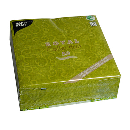 Eine Packung mit 50 PAPSTAR Servietten "ROYAL Collection" 1/4-Falz, 40 x 40 cm in grün der PAPSTAR GmbH wird in einer Klarsichtverpackung geliefert, die auf der Vorderseite die Marke und die Produktangaben zeigt.
