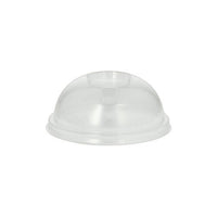Le PAPSTAR 100 couvercles Dom, PLA « pure », ronds, Ø 9,5 cm · 4,5 cm, transparents comme du verre, les PAPSTAR GmbH est un couvercle transparent en forme de dôme, doté d'une petite ouverture ronde, conçu pour les tasses ou les récipients alimentaires. Il est représenté sur un fond blanc uni.