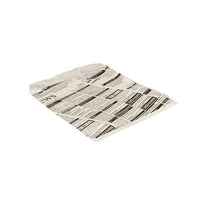 Une PAPSTAR Sachet à hamburger « Newsprint » (16 x 18 cm, résistant à la graisse) posé à plat sur un fond blanc. Le papier, utilisé en remplacement du parchemin, comporte un texte en noir et blanc de style journal et des titres en caractères gras. Lot de 300 pièces.