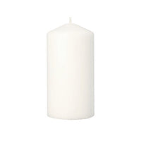 La candela a cilindro Starpak Ø 80 mm · 150 mm, di colore bianco (1 pezzo), si presenta in posizione verticale con base piatta e punta leggermente affusolata: un elegante complemento d’arredo adatto a qualsiasi ambiente.