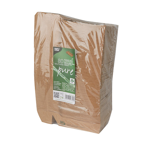 Una pila di PAPSTAR 80 vaschette per patatine fritte "pure" (2 sezioni, marrone, 100% Fair) della PAPSTAR GmbH, imballate in pellicola trasparente con etichetta frontale con informazioni sul prodotto e simboli ambientali.