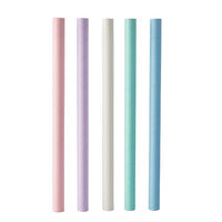 Cinque PAPSTAR Cannucce di carta per bubble tea (Ø 12 mm, 20 cm) nei colori rosa, lavanda, bianco, verde menta e azzurro sono disposte in fila verticale su uno sfondo bianco semplice. Marca: PAPSTAR GmbH. Confezione: 200 pezzi.
