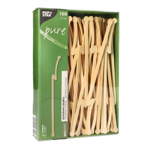 Une boîte verte portant l'inscription « PAPSTAR pur » de PAPSTAR GmbH contient 100 agitateurs à boissons en bambou d'une longueur de 12 cm chacun. Les agitateurs biodégradables sont visibles à travers une fenêtre à l'avant de l'emballage.