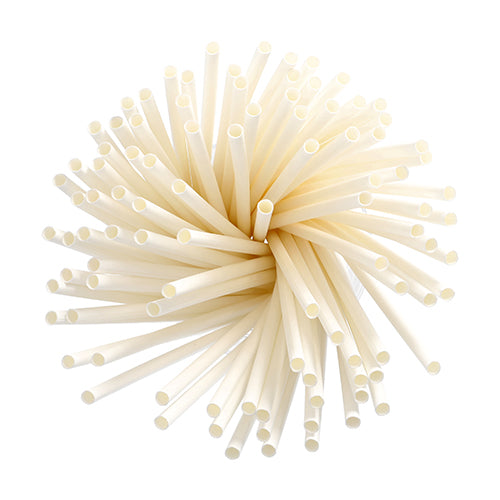 Ein Bündel PAPSTAR 100 Trinkhalme, Papier Ø 6 mm der PAPSTAR GmbH ist in einem kreisförmigen, strahlenförmigen Muster angeordnet und von oben auf weißem Hintergrund zu sehen.