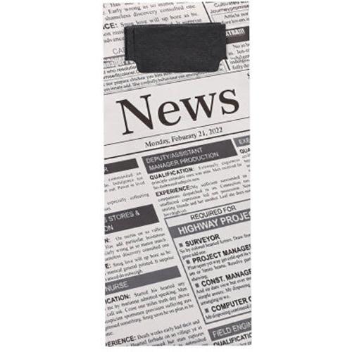 Neben einer gefalteten Zeitung mit Datum Montag, 21. Februar 2022, mit Stellenangeboten und Kleinanzeigen, liegen 520 Bestecktaschen (20 x 8,5 cm) der PAPSTAR GmbH mit dazu passenden 2-lagigen Servietten im Format 33 x 33 cm.