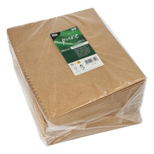 Ein Stapel PAPSTAR Popcorn-Boxen eckig, braun (19,2x15,8x8 cm, groß), 50 Stück, verpackt in klarem Kunststoff mit grün-weißem Markenetikett - ideal für Events. Marke: PAPSTAR GmbH.