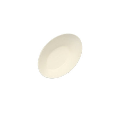 Les 50 bols à finger food, bagasse « pur » blanc de PAPSTAR GmbH sont de simples assiettes ovales en blanc crème – un choix écologique pour servir durablement de petites bouchées.