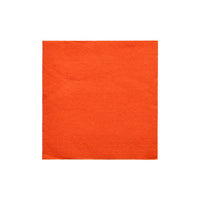 Eine PAPSTAR Servietten 1/4-Falz, 24x24 cm in nektarine aus der "DAILY Collection" steht mittig auf weißem Grund. Diese Serviette der PAPSTAR GmbH hat eine dezent strukturierte Oberfläche und wird in der praktischen 1/4-Falz-Faltung (20 Stück) geliefert.