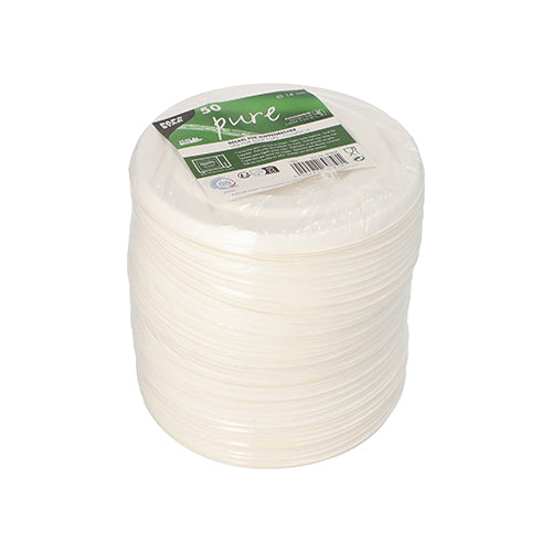 Ein Stapel weißer PAPSTAR 50 Suppenbecherdeckel aus umweltfreundlichem Zuckerrohr „pure“ ist in transparenter Folie mit grünem Etikett verpackt. Entworfen von der PAPSTAR GmbH, sind diese Deckel die perfekte Ergänzung zu umweltfreundlichen Suppenbechern.