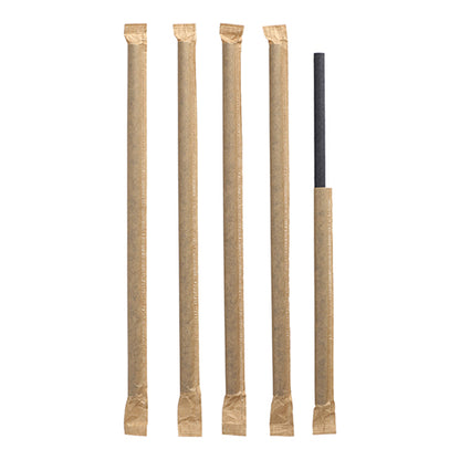 Cinq PAPSTAR pailles à secouer en papier noir (Ø 8 mm, 25 cm) sont positionnées verticalement : quatre sont emballées individuellement, la droite est partiellement retirée de son emballage en film.