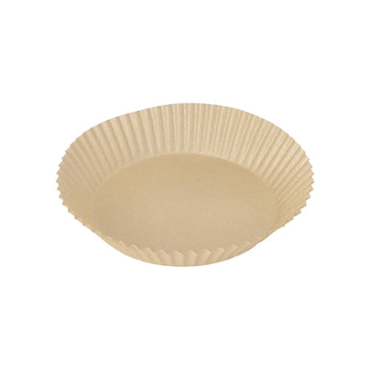 Sur fond blanc est représenté un papier de cuisson PAPSTAR 100 vide, rond pour friteuses à air chaud (4,5 cm de haut) de la société PAPSTAR GmbH en papier résistant à la chaleur avec des côtés ondulés.