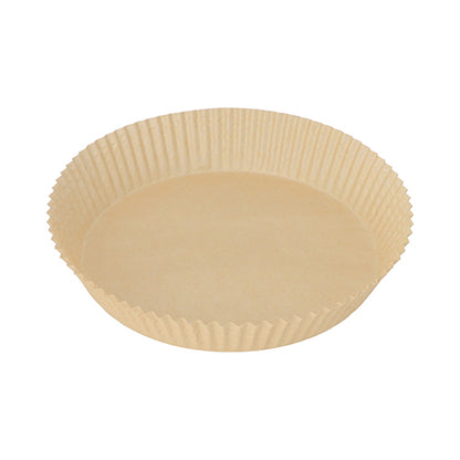 Sur fond blanc est représenté un papier de cuisson PAPSTAR 100 beige, rond pour friteuses à air chaud (hauteur 4,5 cm) de la société PAPSTAR GmbH - idéal pour les friteuses à air chaud.