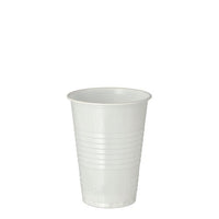 Ein Starpak 100 Trinkbecher aus weißem Polystyrol (PS), 0,18 l Fassungsvermögen, Ø 7,03 cm × 9,1 cm, steht aufrecht mit leicht ausgestelltem Rand und horizontalen Rillen; automatengängig für bequemes Benutzen. Packung mit 100 Stück.
