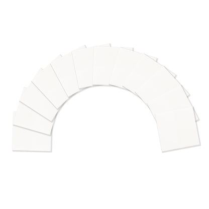 Eine Reihe von 3M Deutschland GmbH Post-it® Transparent Notes (73 mm x 73 mm, 36 Blatt/Block, 12 Blöcke/Packung) sind in einem Bogen auf weißem Hintergrund angeordnet, wobei sich die einzelnen Zettel leicht überlappen.