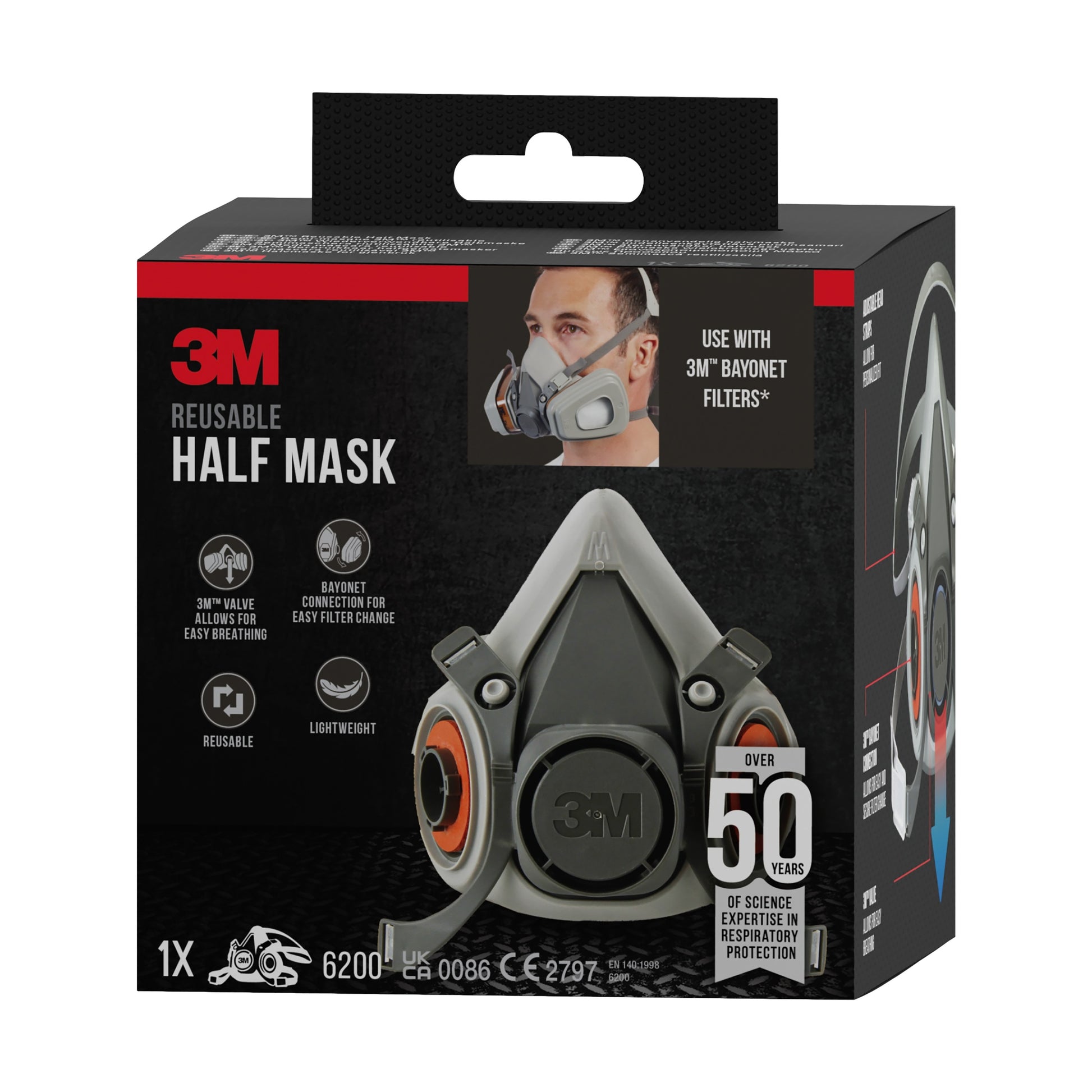 Eine Schachtel des 3M™ Halbmasken-Gehäuses 6200 wiederverwendbar, mittelgroß (1 Stück) von 3M Deutschland GmbH, mit der Maske, einem Trägerfoto und Produktdetails wie wiederverwendbares und leichtes Design für 3M Bajonettfilter.