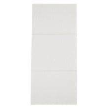 Ein ungefaltetes rechteckiges Einmal-Handtuch, Airlaid, Weiß der Abena Re-Seller GmbH liegt flach auf einer ebenen Fläche mit sichtbaren Falzknicken.