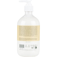 Un flacon pompe en plastique blanc de la société Abena Re-Seller GmbH, muni d'une étiquette au dos de couleur beige, présente les informations sur le produit, la composition et les détails relatifs à cette lotion de soin légèrement parfumée (14 % de matières grasses, 500 ml) destinée aux peaux sèches. Des symboles et un code-barres figurent sur le bord inférieur.