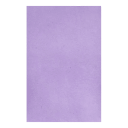 Ein einfaches Blatt AMPri Dental Kreppauflage Tray-Filterpapier in Lila mit einer glatten Textur, die an hochwertiges Papier erinnert. Dieses Produkt der AMPri Handelsgesellschaft mbH weist einen gleichmäßigen und makellosen Lilaton auf, der durch seinen neutralen Hintergrund noch verstärkt wird und seine Schlichtheit unterstreicht.