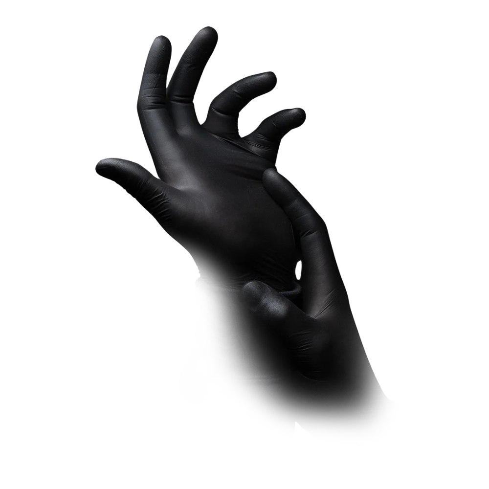 Ein Paar Hände, die AMPri STYLE BLACK Nitrilhandschuhe puderfrei von MED-COMFORT der AMPri Handelsgesellschaft mbH tragen. Die schwarzen Handschuhe sind so positioniert, dass eine Hand das Handgelenk der anderen umklammert, vor einem schlichten weißen Hintergrund.