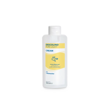 Eine weiße 500-ml-Plastikflasche der Dr. Schumacher GmbH Descolind Pure Light Cream Pflegecreme, parfümfrei für empfindliche Haut, hat ein gelbes Etikett mit blauer Schrift und ist vor einem schlichten weißen Hintergrund fotografiert.