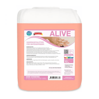 La lotion pour les mains Arcora Alive pour distributeur de savon, commercialisée par Arcora International GmbH en bidon de 10 litres, est un savon liquide biodégradable de couleur rose, dont l'étiquette comporte des informations sur le produit, des conseils d'utilisation et des recommandations concernant le lavage des mains.