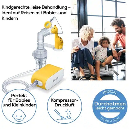 Eine Familie mit einem kleinen Kind sitzt auf Koffern. Davor steht ein gelber Beurer GmbH Auslaufartikel: Beurer kleiner Inhalator IH 58 KIDS Kompressorvernebler mit Schlauch, giraffenförmigem Mundstück und deutschen Infos für Babys und Kinder.