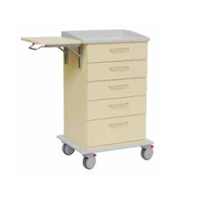 Die Novocal Abklappbare Schreibplatte ist ein beiger Medizinwagen von Novocal mit fünf Schubladen, vier Rädern und einer praktischen abklappbaren Schreibplatte, die als ausziehbare Seitenablage dient.
