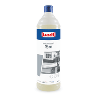 Une bouteille d'un litre du nettoyant pour sols Buzil Indumaster® Step IR 16, commercialisé par la société BUZIL-WERK Wagner GmbH & Co. KG, comporte, en haut de l'étiquette, un logo bleu et rouge, à côté d'un texte et d'une image en niveaux de gris représentant des surfaces de bâtiments, ainsi qu'un bouchon bleu.