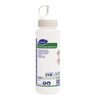 Un flacon doseur de 0,5 L de Jontec Radical Plus, fabriqué par Diversey Deutschland GmbH & Co. OHG, muni d'un bouchon à buse permettant un dosage précis ; étiquette comportant des symboles de sécurité, des informations détaillées ainsi que les couleurs vert, bleu et blanc.