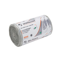 Un rotolo di sacchetti per rifiuti DEISS First Plus PCR da 60 litri, codice 34045, con manico da trasporto, prodotto da EMIL DEISS KG (GmbH + Co.), riporta in caratteri tedeschi le dimensioni e la natura climaticamente neutra del prodotto. L’etichetta, che riporta il simbolo di un bidone della spazzatura, contiene testo in inglese e tedesco. Questi sacchetti della spazzatura, parzialmente srotolati, contengono una percentuale di PCR pari al 40% e sono destinati a utenti attenti all’ambiente.