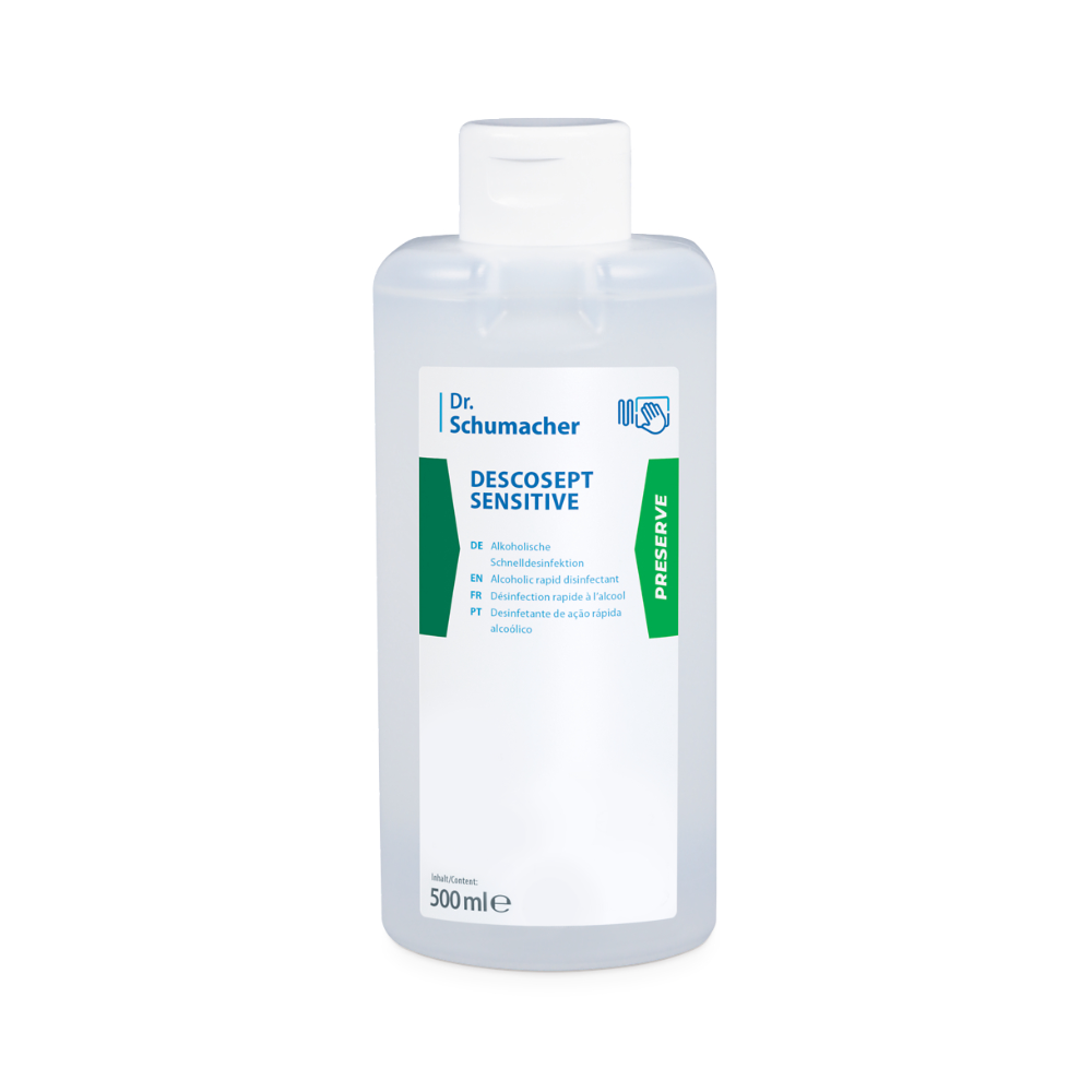 Une bouteille de 500 ml de désinfection rapide Dr. Schumacher Descosept Sensitive de Dr. Schumacher GmbH, développée pour la désinfection des produits médicaux. La bouteille transparente dispose d'une étiquette blanche avec le nom du produit et des instructions d'utilisation en plusieurs langues, dont l'anglais, l'allemand et le français, ainsi qu'une étiquette verte « Preserve » sur le côté.
