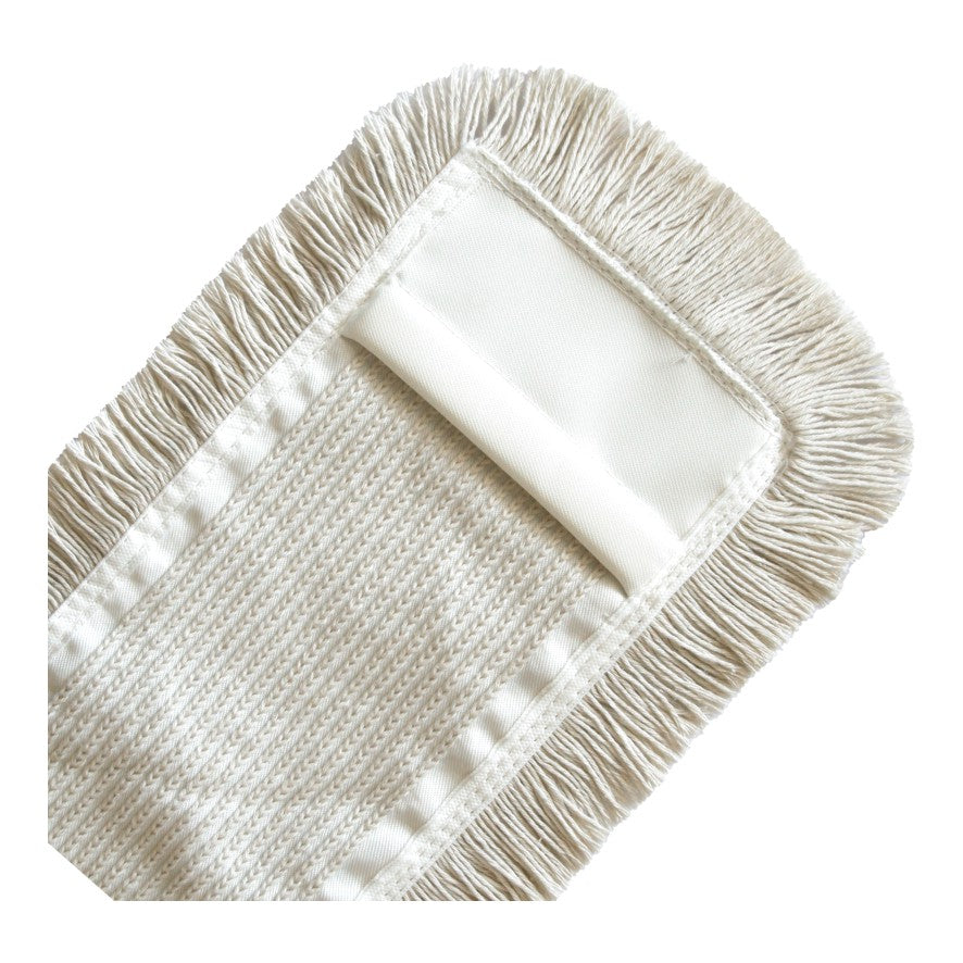 Eine Nahaufnahme des Arcora SUPERPAD GRÜN von Arcora International GmbH, ein rechteckiges Mikrofaser-Reinigungspad mit beigefarbenen Fransenkanten, strukturierter Mitte und einer Tasche zur Befestigung an einem Moppstiel - ideal zum Oberflächen reinigen.