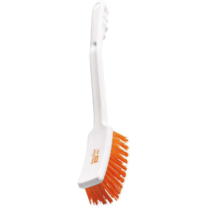 La BROSSE À MANCHE ANTI BAC, PBT ORANGE ø 0,50MM DUR de Haug Bürsten KG est une brosse de nettoyage professionnelle avec un manche en plastique blanc, un trou de suspension et des poils orange (400x48x35mm), photographiée sur un fond blanc.