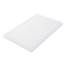 Das Haug Bürsten KG SCHNEIDEBRETT GROß, PE, RUTSCHFEST, 600X400X20MM ist ein großes, rechteckiges, weißes Schneidebrett mit rutschfester Oberfläche und erhöhtem Rand, das schräg vor einem weißen Hintergrund abgebildet ist - ideal für den täglichen Gebrauch in der Küche.