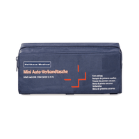 La trousse de premiers secours « Mini Auto » de Holthaus Medical, fabriquée par Holthaus Medical GmbH & Co. KG, est une trousse de premiers secours bleue conforme aux normes DIN 13164. De forme rectangulaire et dotée d'une fermeture à glissière, elle comporte des inscriptions en allemand, en anglais, en français et en espagnol. Les inscriptions visibles indiquent « Mini trousse de premiers secours pour voiture » et « Trousse de premiers secours » ; elle est donc idéale pour toutes les urgences automobiles.