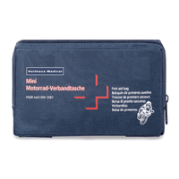 Una borsa di pronto soccorso blu scuro con la scritta «Holthaus Mini Motorrad Verbandtasche DIN 13 16» in caratteri bianchi e rossi. La borsa presenta inoltre una piccola immagine di una motocicletta e contiene etichette multilingue che indicano che si tratta di un kit di pronto soccorso conforme alla norma DIN 13167, prodotto da Holthaus Medical GmbH & Co. KG.
