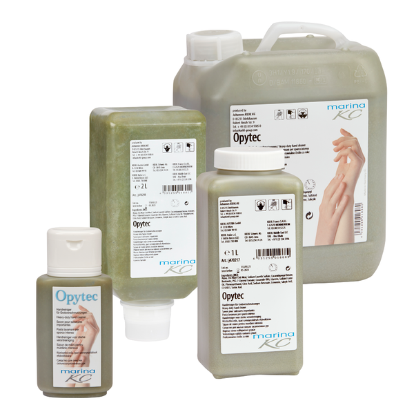 Abgebildet sind vier Gebinde des Kiehl Opytec Handreinigers für Grobverschmutzungen der Johannes Kiehl KG, jeweils mit einem weißen Etikett mit Produktinformation und Handabbildungen. Der grüne Handreiniger ist in jedem Gebinde sichtbar.