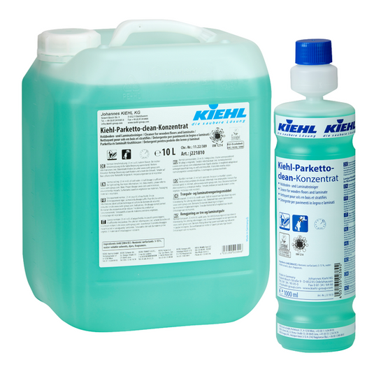 Sechs 1-Liter-Flaschen Kiehl-Parketto-clean-Konzentrat Holzboden- und Laminatreiniger der Johannes Kiehl KG, jeweils mit blau-weißem Etikett und blauem Verschluss, verpackt in einem Karton.