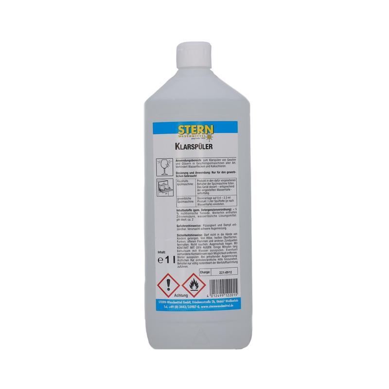 Eine weiße 1-Liter-Flasche STERN Klarspüler S der Stern Waschmittel GmbH mit deutschem Text, Sicherheitshinweisen und Gefahrensymbolen auf dem Etikett liefert streifenfreien Glanz mit einem roten Brandwarnsymbol am Boden.