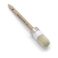 Le pinceau circulaire de peintre « Nölle Profi Brush » est doté d'un manche rond en bois avec une virole en métal, de poils clairs en poils de Chine purs garantissant une excellente qualité, ainsi que d'une bordure en tissu blanc au niveau de la virole. Le manche est orné d'une inscription élégante. Idéal pour vos projets de peinture.