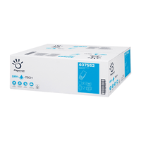 La Papernet I rotoli di carta assorbente 407552 della Sofidel Germany GmbH, dotati della tecnologia «Dry Tech» e dei simboli ecologici, sottolineano la sostenibilità delle soluzioni per l’asciugatura delle mani. La confezione bianca, certificata con il marchio di qualità ecologica dell’UE e contrassegnata da simboli blu e neri, contiene 2000 fogli a due veli con piegatura a W, suddivisi in 20 pacchetti.