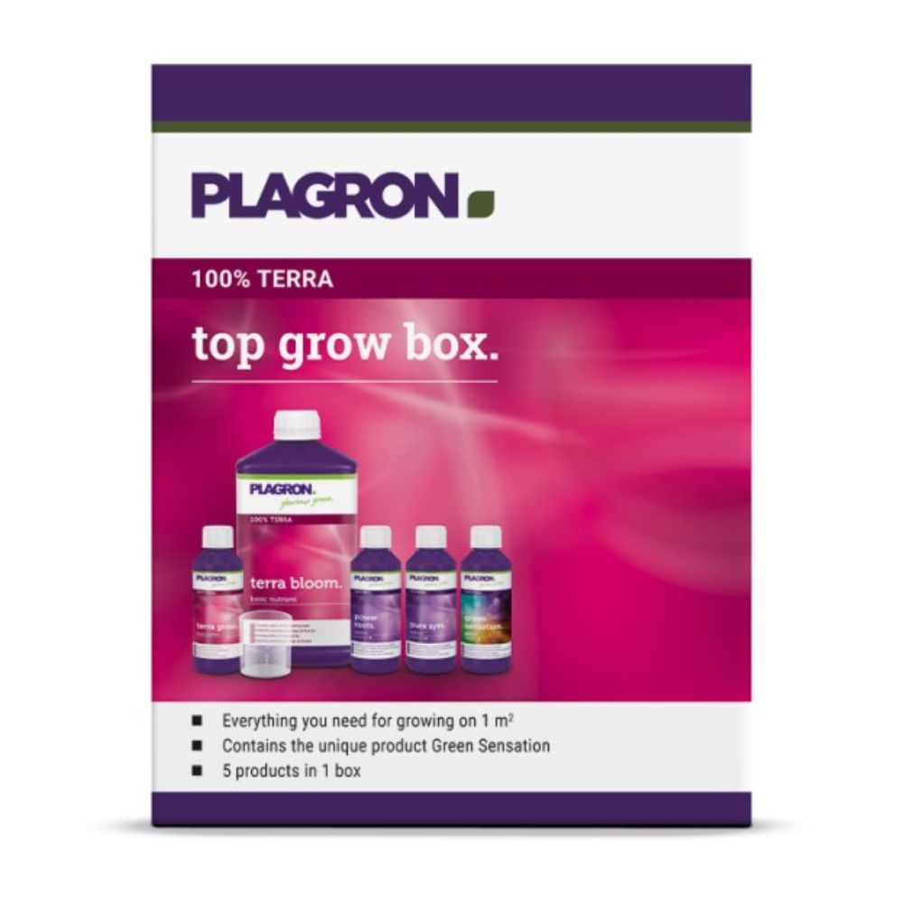 Die „Plagron Top Grow Box 100% Terra - Anbauset für Erde | 1 Stück“ von Bertels B.V. beinhaltet Flaschen wie „Terra Bloom“ und „Terra Grow“. Die Box ist in Lila und Pink gestaltet und mit einem Text versehen, der ihre Eigenschaften und ihren Inhalt beschreibt.