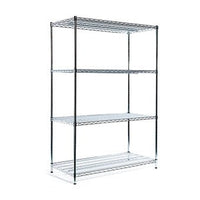 Une unité de base de rayonnage sur pied Novocal, en acier de précision nickelé et chromé brillant, comportant 4 niveaux, est posée librement sur un fond blanc.