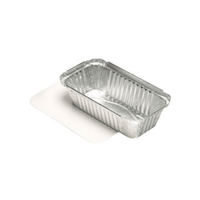 On display is a Starpak aluminum tray with a removable PE-coated insert lid. The rectangular tray, measuring 4.9 x 10.3 x 19.5 cm and featuring a ribbed interior, is ideal for use in the food service industry and has a capacity of 0.7 liters.