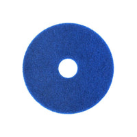 Il Superpad Blu di Arcora International GmbH è un panno di pulizia blu destinato alla pulizia di fondo o periodica su pavimenti delicati con lavapavimenti automatiche; presenta una trama ruvida e un foro centrale ed è raffigurato su sfondo bianco.
